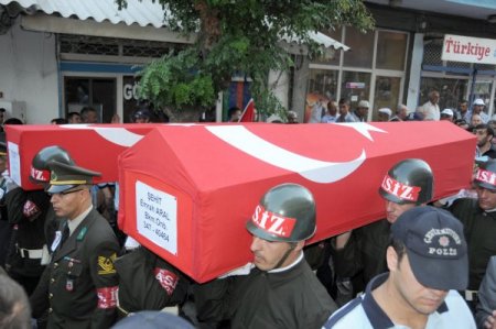 Manisa, 2 şehidini birden uğurladı