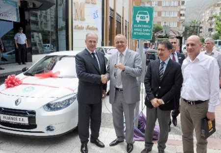 Manisa Belediyesi 5 elektrikli otomobil aldı