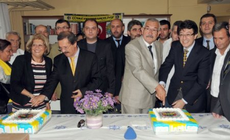 Manisa Fenerbahçeliler Derneği huzurevine buzdolabı ve televizyon hediye etti