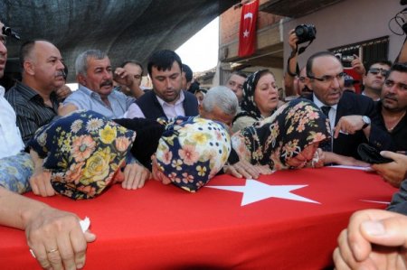 Manisa şehidini göz yaşlarıyla uğurladı