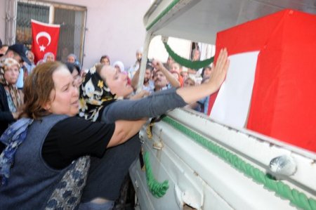 Manisa şehidini göz yaşlarıyla uğurladı