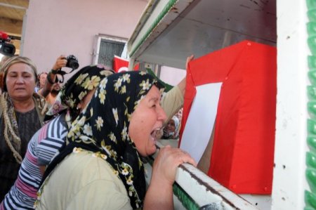 Manisa şehidini göz yaşlarıyla uğurladı