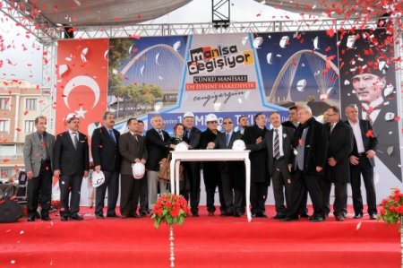 Manisa trafiğini rahatlatacak köprülü viyadüğün temeli atıldı