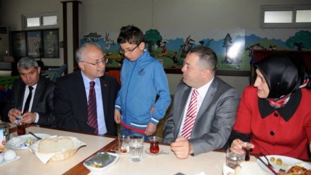 Manisa Valisi Daşöz, Çocuk Evlerinde Kalan Çocuklarla Biraraya Geldi