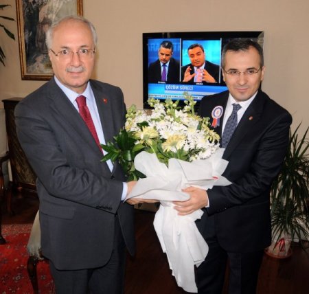 Manisa Valisi Daşöz: Devletin en önemli gelirlerinin başında vergi geliyor