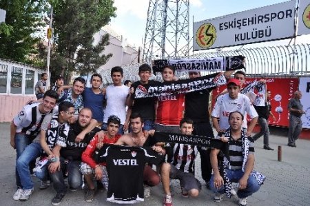 Manisa ve Konyaspor taraftarları Süper Lig’in son bileti için Eskişehir’de
