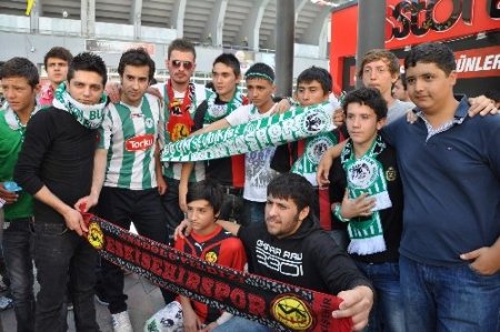 Manisa ve Konyaspor taraftarları Süper Lig’in son bileti için Eskişehir’de