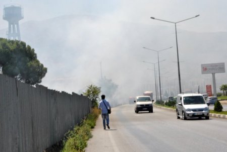 Manisa’da, Eski Sümerbank Arazisi Yandı