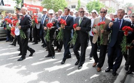 Manisa'da, Gençlik ve Spor Bayramı coşkuyla kutlandı