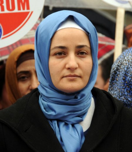 Manisa'da, kamudaki başörtüsü yasağı protesto edildi