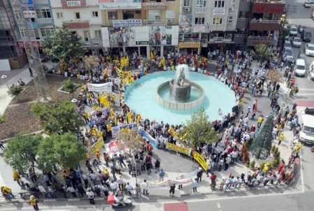 Manisa’da 1 Mayıs, Manolya Meydanı'nda Kutlandı