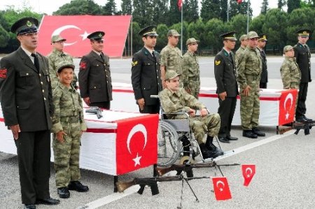 Manisa'da 47 engelli askerlik olmanın mutluluğunu yaşadı