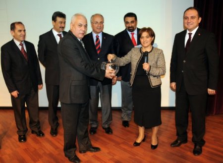 Manisa'da 94 ihtiyaç sahibi aile kendi evine kavuştu