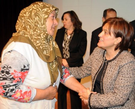 Manisa'da 94 ihtiyaç sahibi aile kendi evine kavuştu