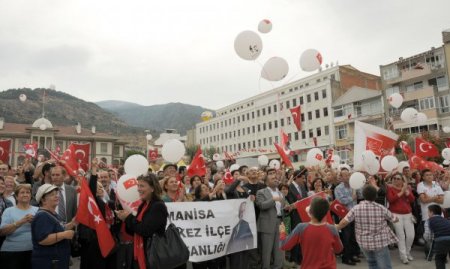 Manisa'da Cumhuriyet yürüyüşü düzenlendi