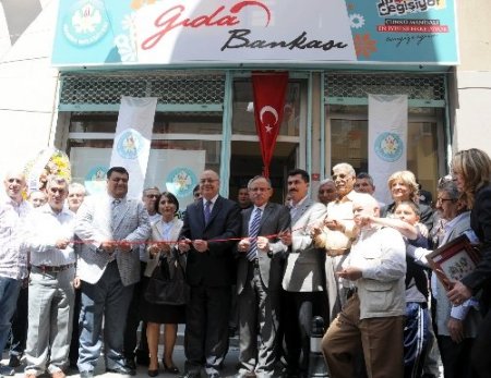 Manisa'da dar gelirliler alışverişi Gıda Bankası'ndan yapacak