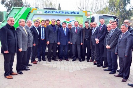 Manisa'da dokuz belediyeye yeni çöp arabaları teslim edildi