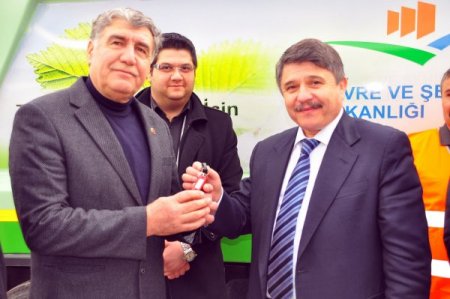 Manisa'da dokuz belediyeye yeni çöp arabaları teslim edildi