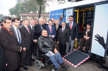 Manisa'da engelliler spor yapmaya özel minibüsle gidecek