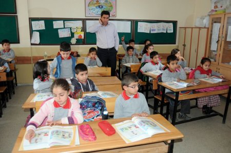 Manisa'da öğretmenler derse serbest kıyafetle girmeye başladı