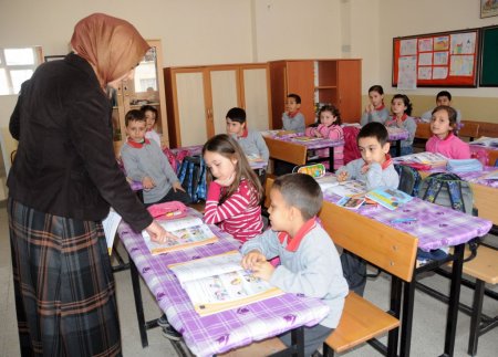 Manisa'da öğretmenler derse serbest kıyafetle girmeye başladı