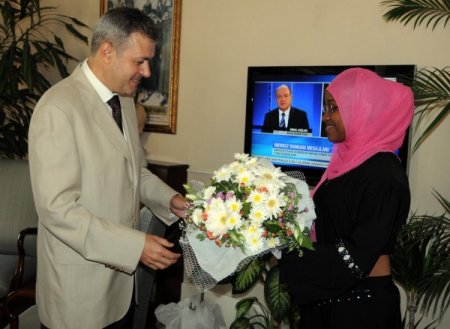 Manisa'da okuyan Somalili kız öğrenciler, ülkelerine hemşire olarak dönecek