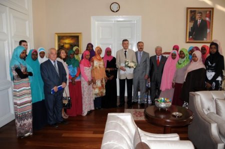 Manisa'da okuyan Somalili kız öğrenciler, ülkelerine hemşire olarak dönecek