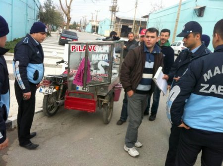Manisa'da seyyar satıcılar denetlendi