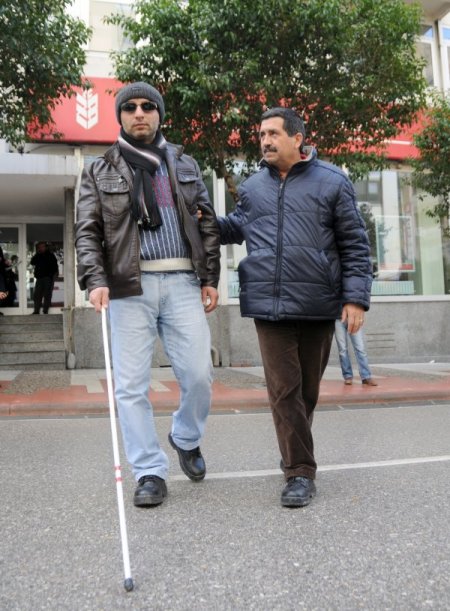 Manisa'da 'Tebdil-i Kıyafet Esnaf Polis' Uygulaması Başladı