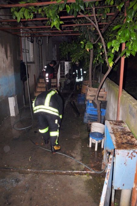 Manisa'da yangın: 1 kişi yaralandı, 2 kişi dumandan etkilendi