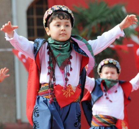 Manisa’daki 23 Nisan kutlamalarında program krizi yaşandı