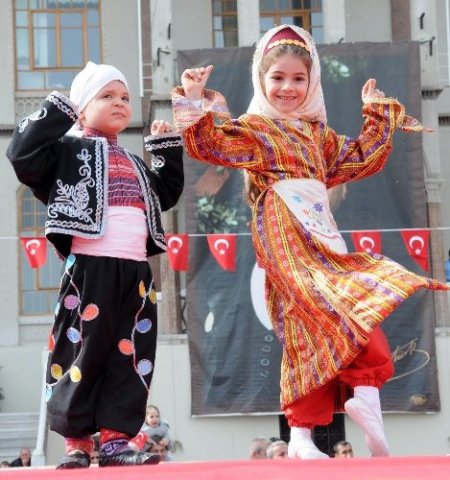 Manisa’daki 23 Nisan kutlamalarında program krizi yaşandı