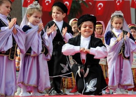 Manisa’daki 23 Nisan kutlamalarında program krizi yaşandı