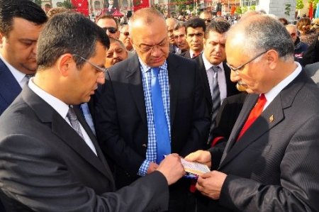 Manisa’daki 23 Nisan kutlamalarında program krizi yaşandı