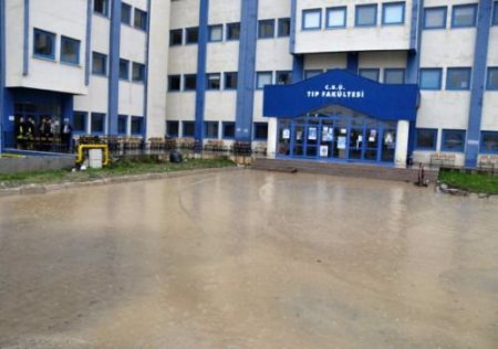 Manisa'daki Yağışlar, Celal Bayar Üniversitesi'nin Yeni Binasını Su Altında Bıraktı