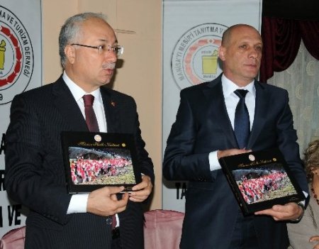 Manisa’nın tarih ve kültür özelliklerinin yer aldığı kitap yayınlandı