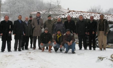 Manyas Kaymakamı Ürkmezer, Hava Muhalefetine Rağmen Köy Ziyaretlerini Sürdürüyor