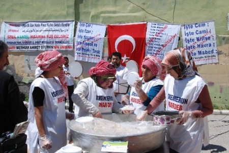 MAR-DER'in Kutlu Doğum pilavı kaynaştırdı