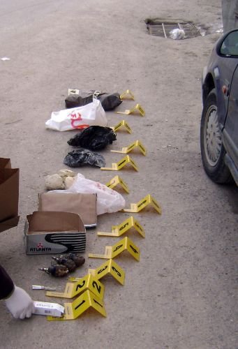 Mardin Kızıltepe'de Bir Şahsın Üzerinde 1,5 Kilo C4 Bomba İle 3 El Bombası Bulundu