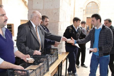 Mardin’de 8 bin kişiye aşure dağıtıldı