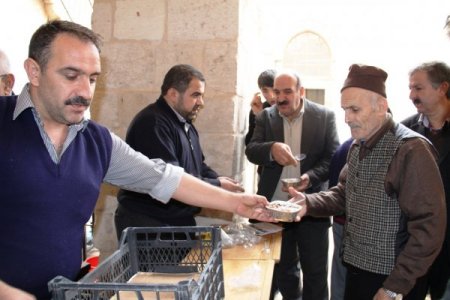 Mardin’de 8 bin kişiye aşure dağıtıldı