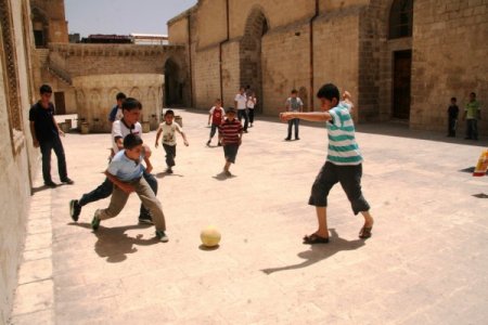 Mardin'de Camileri Dolduran Öğrenciler Hem Kuran Öğreniyor Hem De Spor Yapıyor