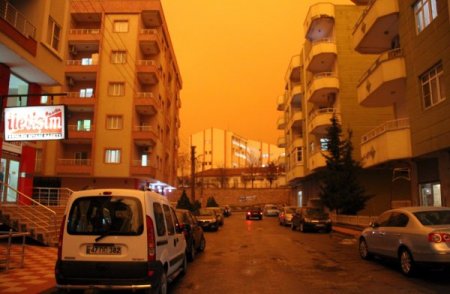 Mardin’de gündüz, gece oldu