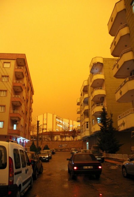 Mardin’de gündüz, gece oldu