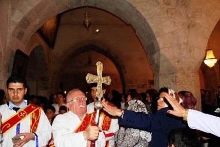 Mardin'de Paskalya Bayramı yumurta tokuşturularak kutlandı