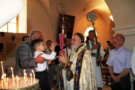 Mardin'de Paskalya Bayramı yumurta tokuşturularak kutlandı