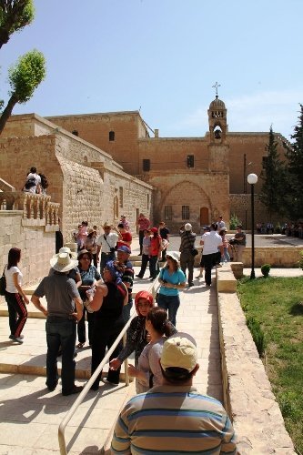 Mardin'de Paskalya Bayramı yumurta tokuşturularak kutlandı