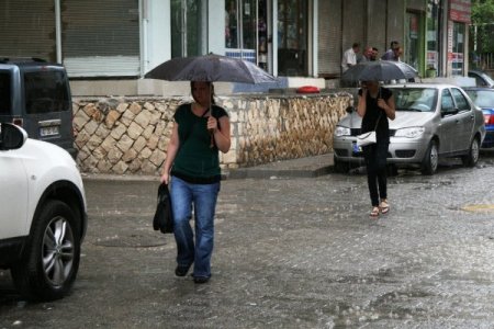 Mardin’de Sıcak Ramazan'da Yağmur Rahmeti Serinletti