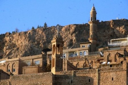 Mardin'de taşın ve inancın kardeşliği cami ve kiliseye yansıyor