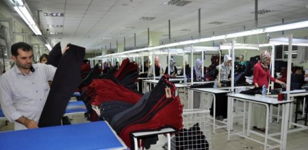 Mardin'deki Tekstil Fabrikası Gece Üretim Yapıyor